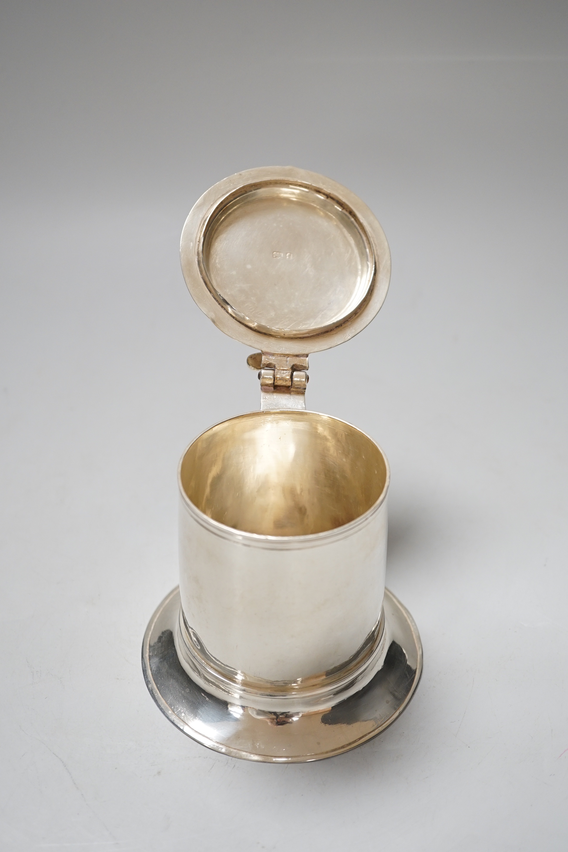 A Charles II style white metal mustard pot modelled as a tankard, 11cm, 286 grams